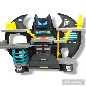 Fisher-Price Imaginext DC Comics Super Friends Batman Batcave Play Set